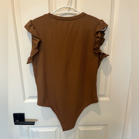 NWOT Brown Ruffled Bodysuit - Picture 3 of 4